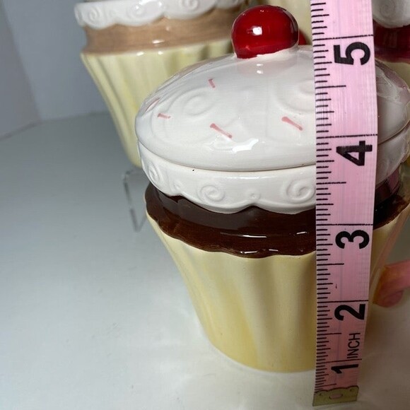 NEW Pfaltzgraff Set of 4 Red Velvet Cupcake Mugs/Lids TrinketBox 5 1/2" #5078302 - Picture 4 of 6